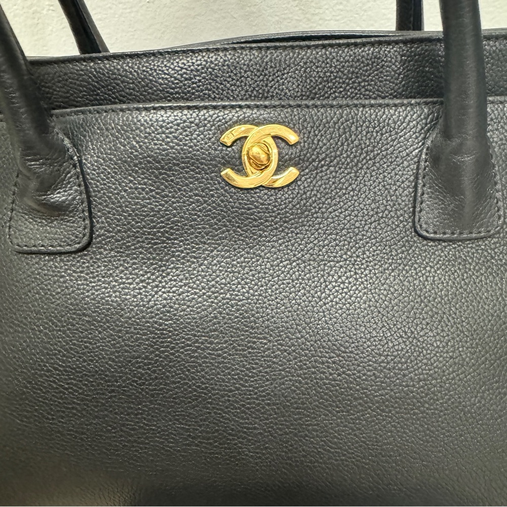 Chanel Executive Cerf Tote Black Caviar Leather Gold Hardware - Picture 12 of 16
